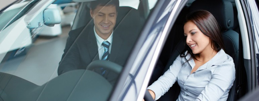 Woman-looking-at-a-car