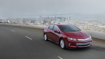 2017-chevy-volt-exterior-custom